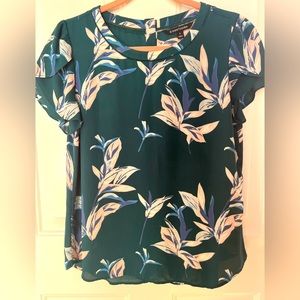 Printed tulip sleeve blouse